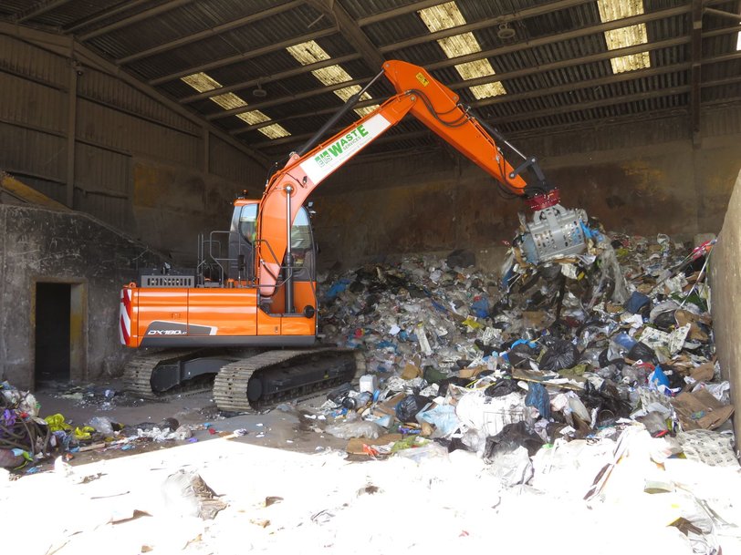 New Doosan Excavators at EIS Waste Services
